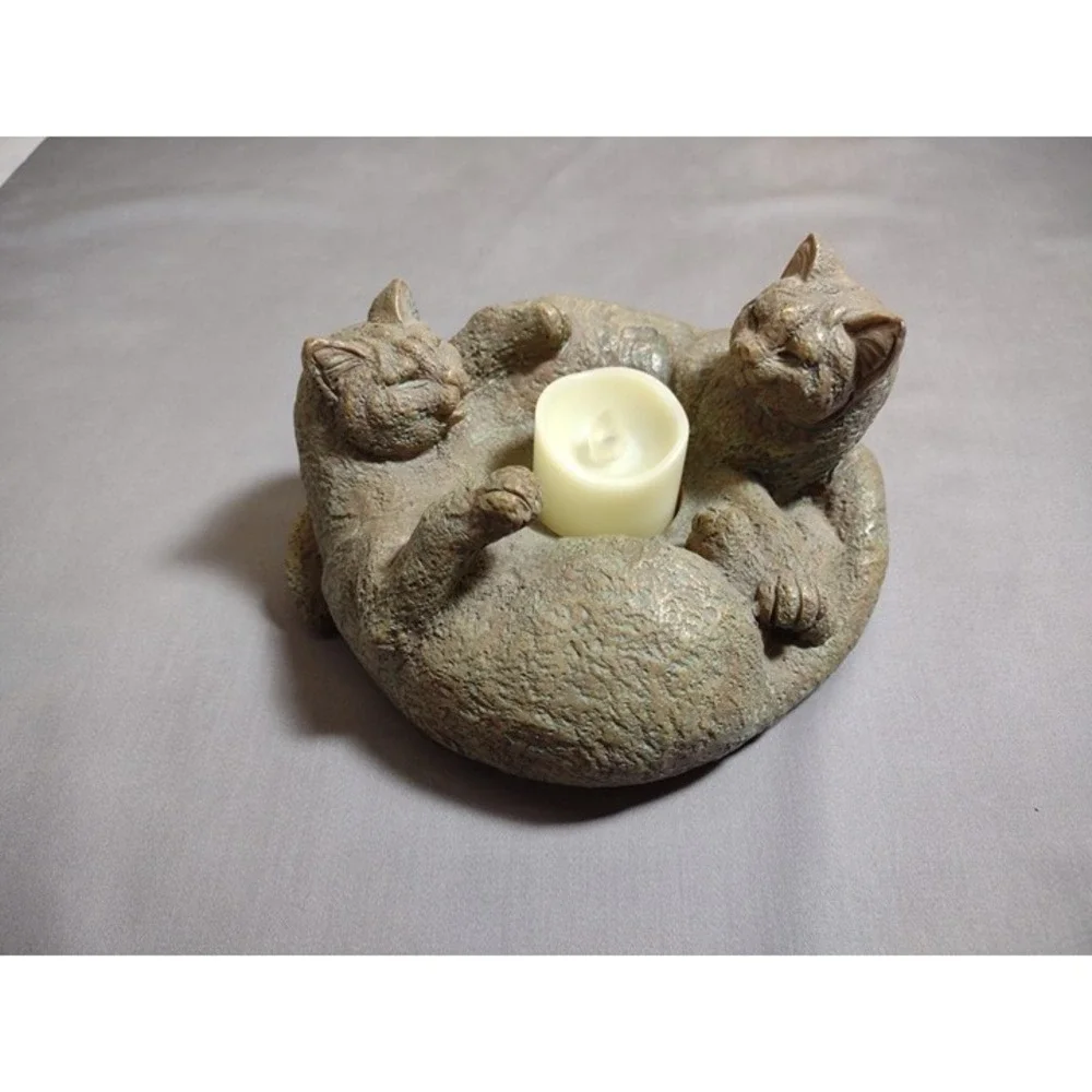 Circle of 2 cats resin candle holder - good condition